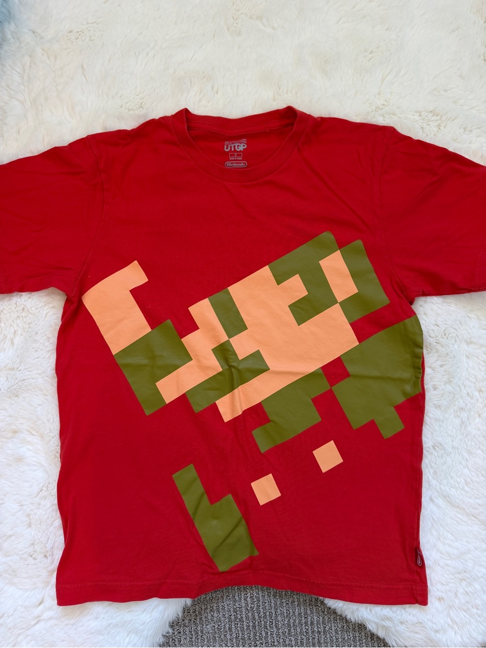 Uniqlo Mario Pixel Graphic T-Shirt S - Red